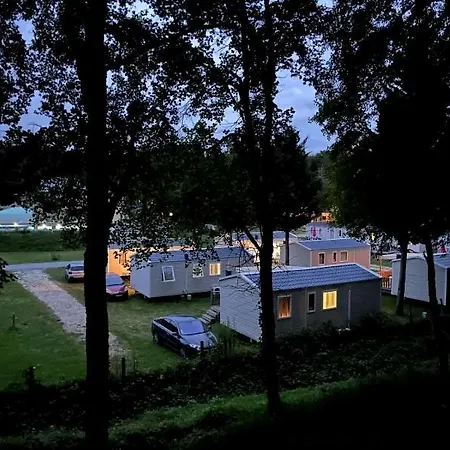 Le Lizot - Aquatique Campingplatz Saint-Mande-sur-Bredoire